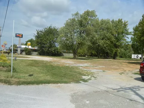 1360 Robinson Ave, Springdale, AR 72764 photo 1