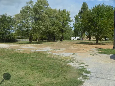 1360 Robinson Ave, Springdale, AR 72764 photo 2