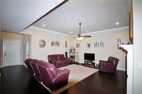 581 Lancaster Rd, Centerton, AR 72719 photo 2