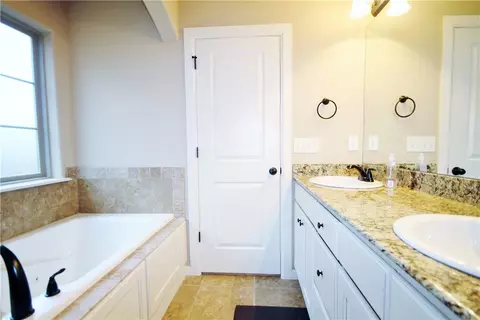 581 Lancaster Rd, Centerton, AR 72719 photo 11