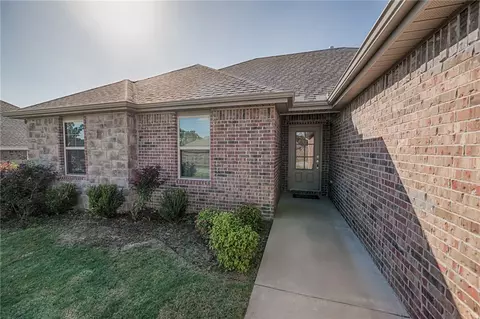 106 Peyton St, Lowell, AR 72745 photo 2