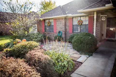 210 Bluff Dr, Lowell, AR 72745 photo 2