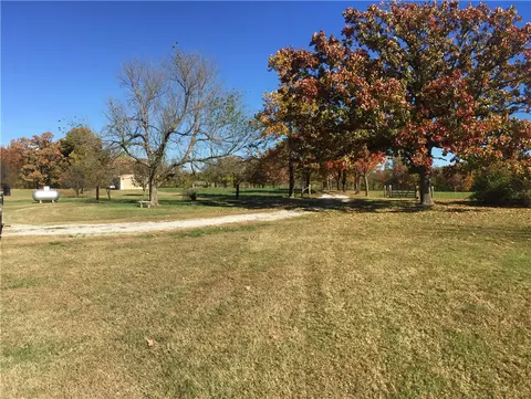 57025 E 355 Rd, Jay, OK 74346 photo 2
