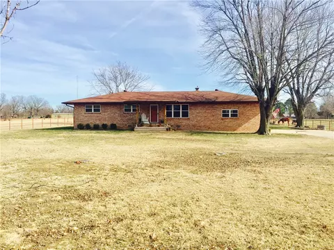 324 Lakeview Rd, Springdale, AR 72762 photo 1
