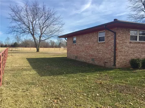 324 Lakeview Rd, Springdale, AR 72762 photo 5