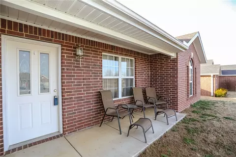 1210 Maplewood Dr, Centerton, AR 72719 photo 2