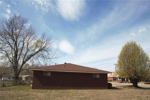 2016 Olive St, Rogers, AR 72756 photo 4
