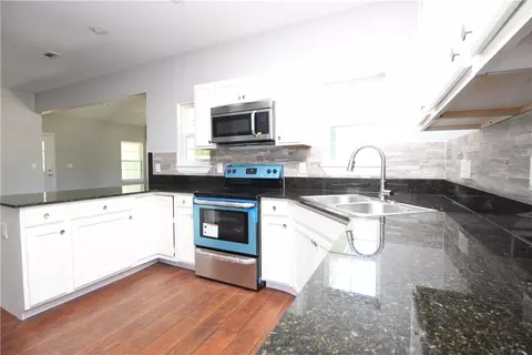 406 E Union St, Rogers, AR 72756 photo 3