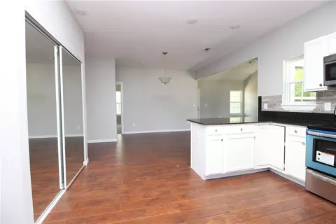 406 E Union St, Rogers, AR 72756 photo 4
