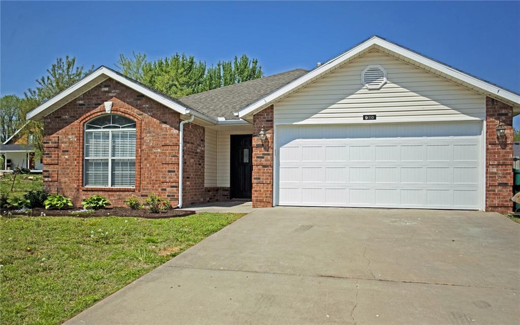 950 Honeysuckle Dr, Centerton, AR 72719 photo 1