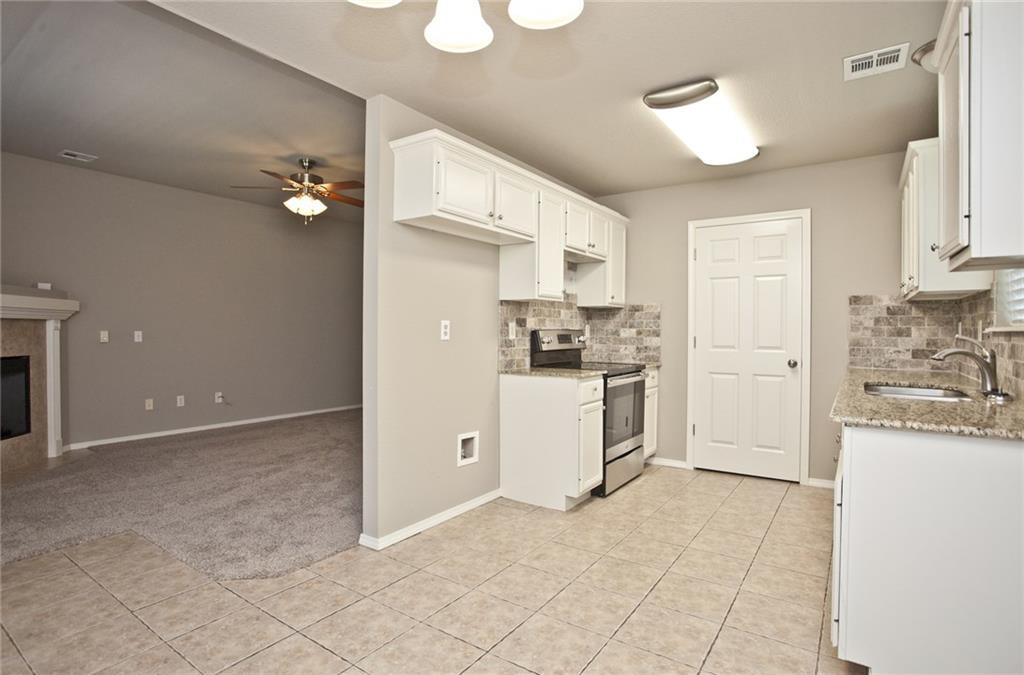 950 Honeysuckle Dr, Centerton, AR 72719 photo 9