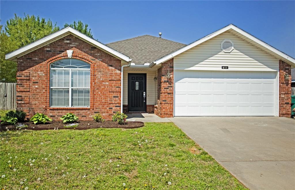950 Honeysuckle Dr, Centerton, AR 72719 photo 2