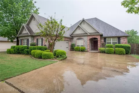 219 Chantilly Ave, Springdale, AR 72764 photo 2