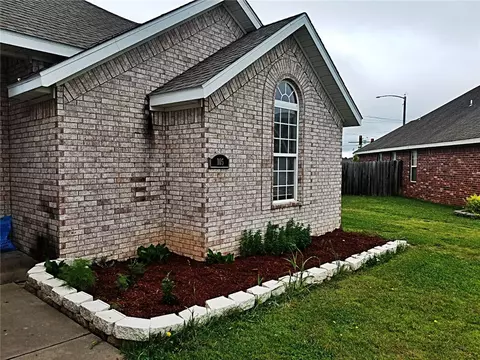 105 W Necessary Dr, Rogers, AR 72758 photo 2