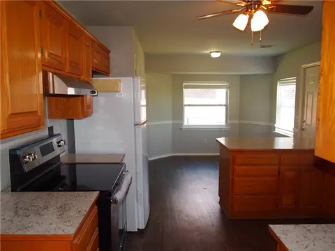 403 Thompson St, Centerton, AR 72719 photo 3