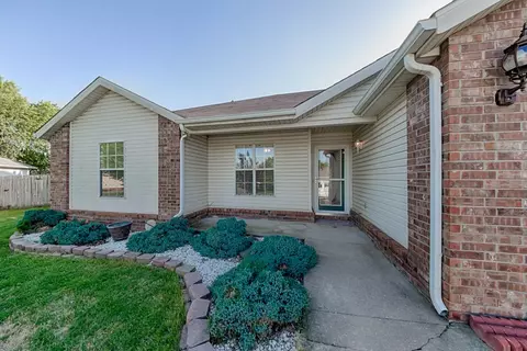 911 Fieldstone Ct, Centerton, AR 72719 photo 2