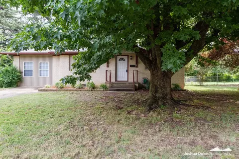 403 Michael St, Springdale, AR 72764 photo 2