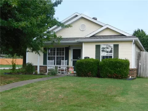 729 Hackberry St, Springdale, AR 72762 photo 1
