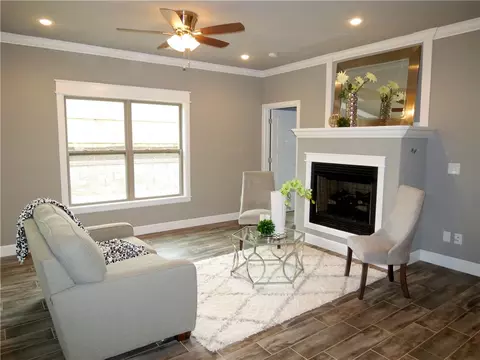 107 E Glendale Ln, Rogers, AR 72758 photo 4
