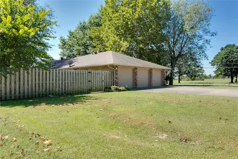 101 Wright Ave, Springdale, AR 72764 photo 4