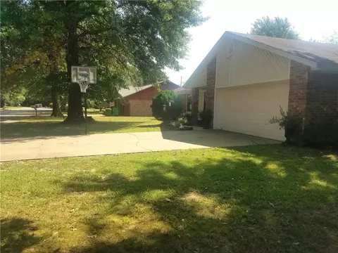 207 Eames Ave, Springdale, AR 72764 photo 3