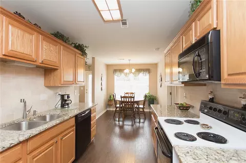 501 Prairie St, Lowell, AR 72745 photo 9