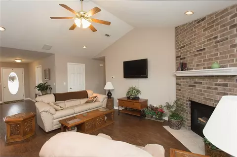 501 Prairie St, Lowell, AR 72745 photo 4