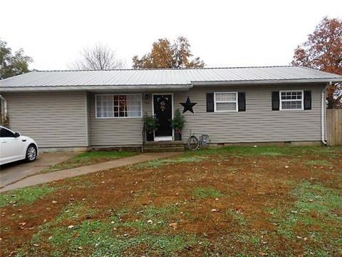 206 W Pinto St, Goodman, MO 64843 photo 1
