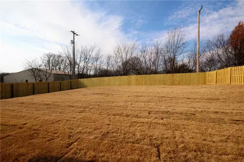 619 NEagle Dr, Gravette, AR 72736 photo 2