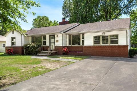 312 Michael St, Springdale, AR 72764 photo 2