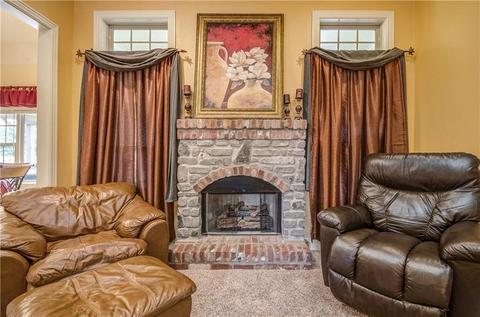 210 Chantilly Ave, Springdale, AR 72764 photo 3