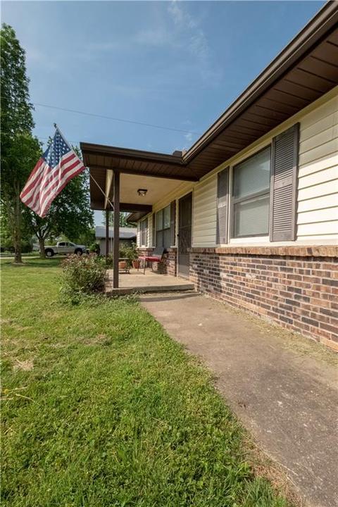 223 Township Dr, Centerton, AR 72719 photo 2