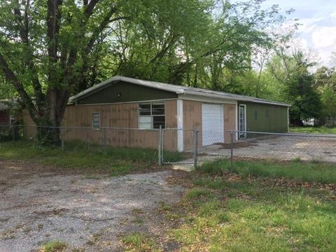 209 E 5th St, Grove, OK 74344 photo 2