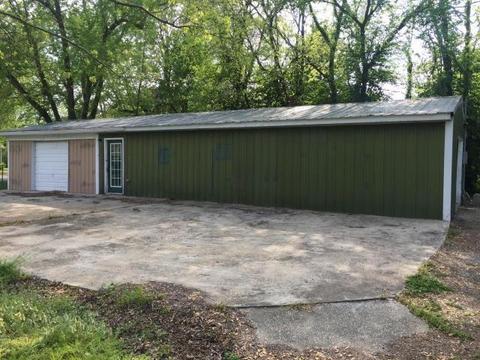 209 E 5th St, Grove, OK 74344 photo 3