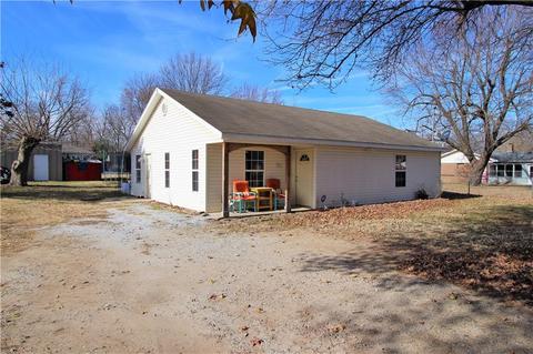 826 S Powell St, Springdale, AR 72764 photo 1