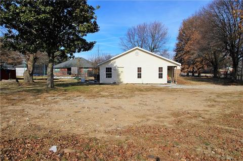 826 S Powell St, Springdale, AR 72764 photo 2