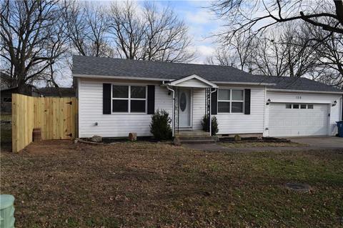 106 SW 3rd Ave, Gravette, AR 72736 photo 2