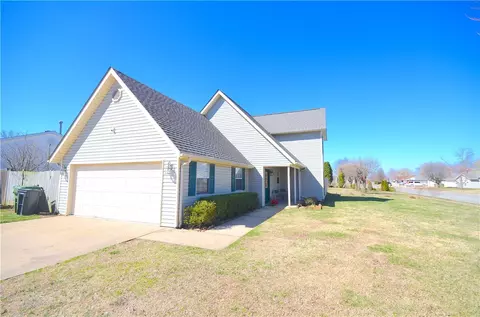 602 E Dyke Rd, Rogers, AR 72758 photo 2