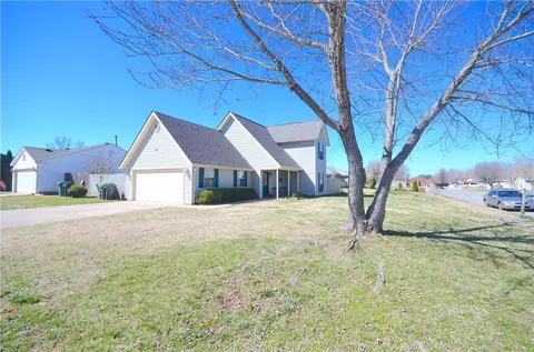 602 E Dyke Rd, Rogers, AR 72758 photo 3