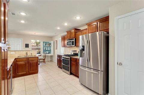 208 Devonshire Ave, Lowell, AR 72745 photo 4