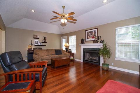 161 E Colorado Ave, Springdale, AR 72764 photo 2