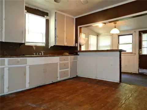 523 Mill St, Springdale, AR 72764 photo 9