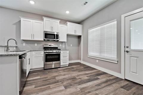 618 W Maple St, Rogers, AR 72756 photo 6