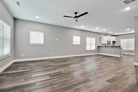 618 W Maple St, Rogers, AR 72756 photo 3