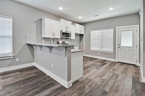 618 W Maple St, Rogers, AR 72756 photo 5