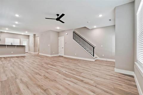 616 W Maple St, Rogers, AR 72756 photo 5