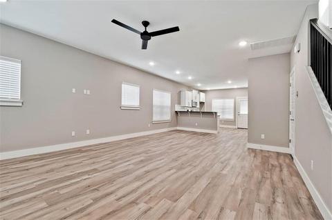 616 W Maple St, Rogers, AR 72756 photo 2