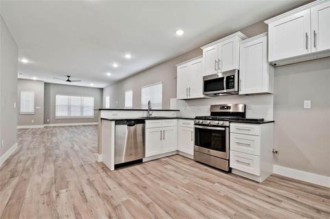 616 W Maple St, Rogers, AR 72756 photo 6