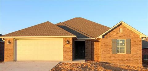 2104 Cedar Cir, Gentry, AR 72734 photo 2