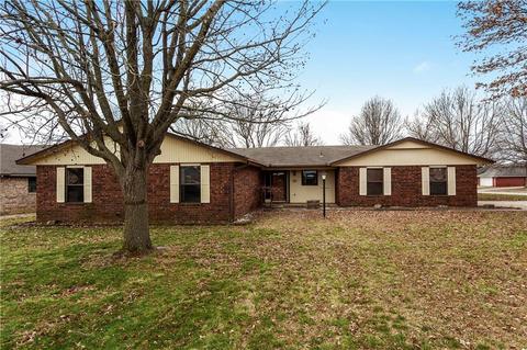 2001 Cardinal Dr, Springdale, AR 72764 photo 1